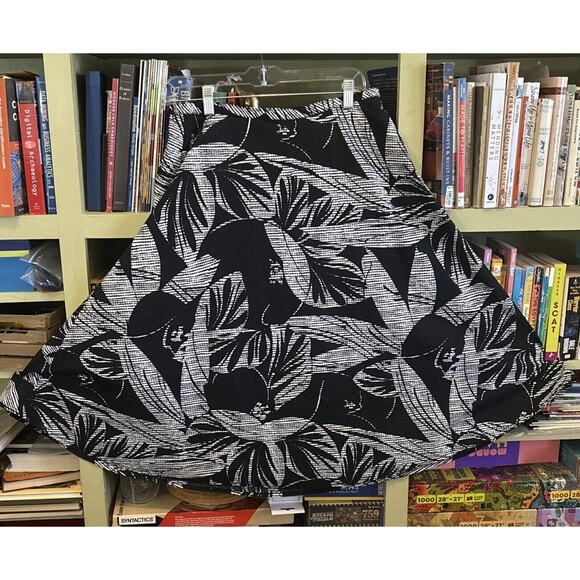 CHICO'S Midi Skirt LINED Sz 1 Full Black Palm Leaf Boho S/M (8/10) Broomstick - Picture 2 of 5